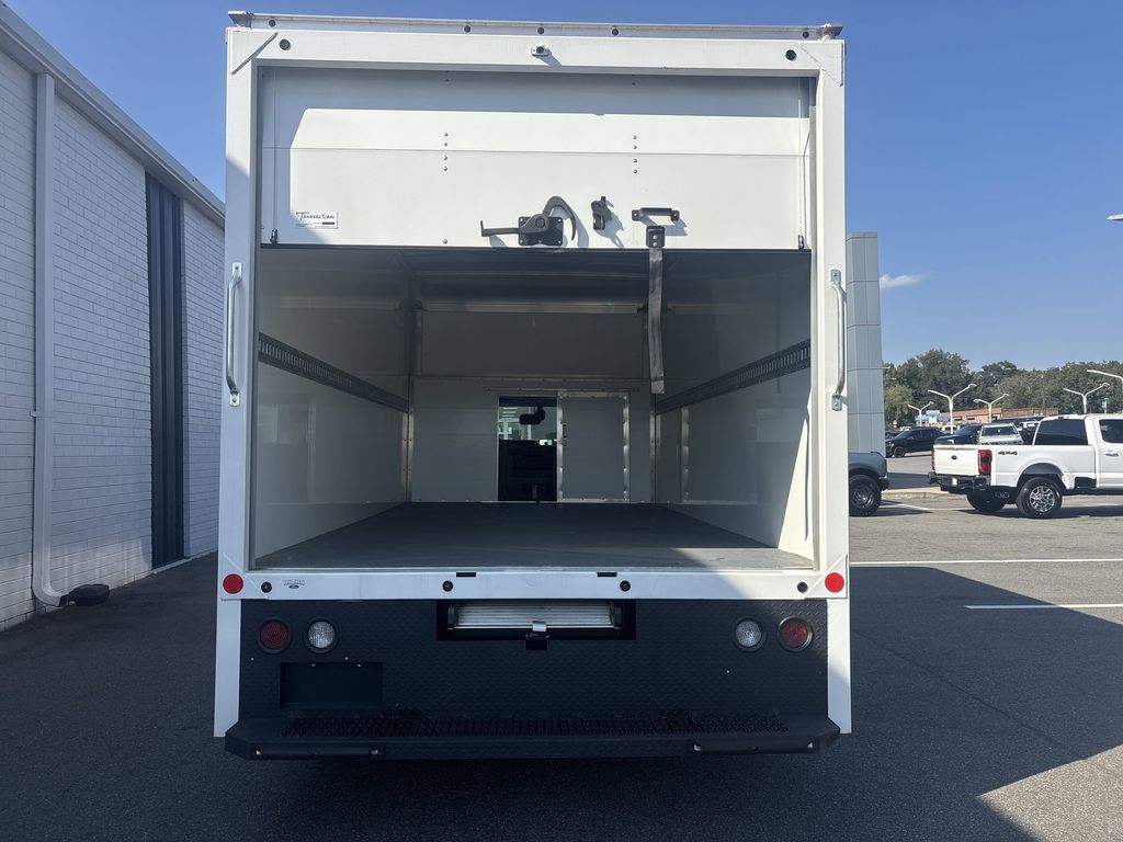 New 2024 Oxford White Ford E-350 SRW image 20