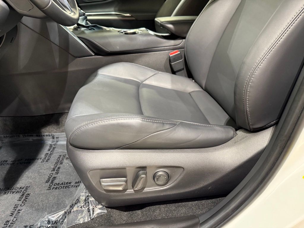 Thumbnail: 2024 Toyota Venza - 14