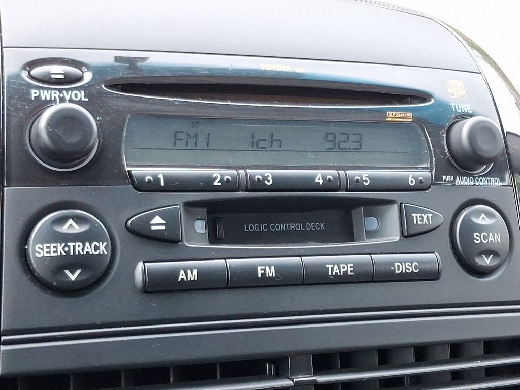 2004 Toyota Sienna CE 16