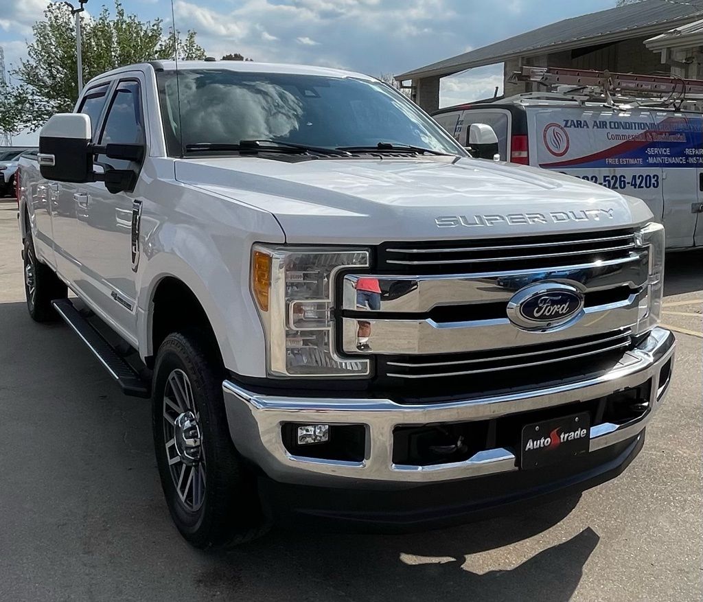 2017 Ford F-350SD Lariat White at Autostrade