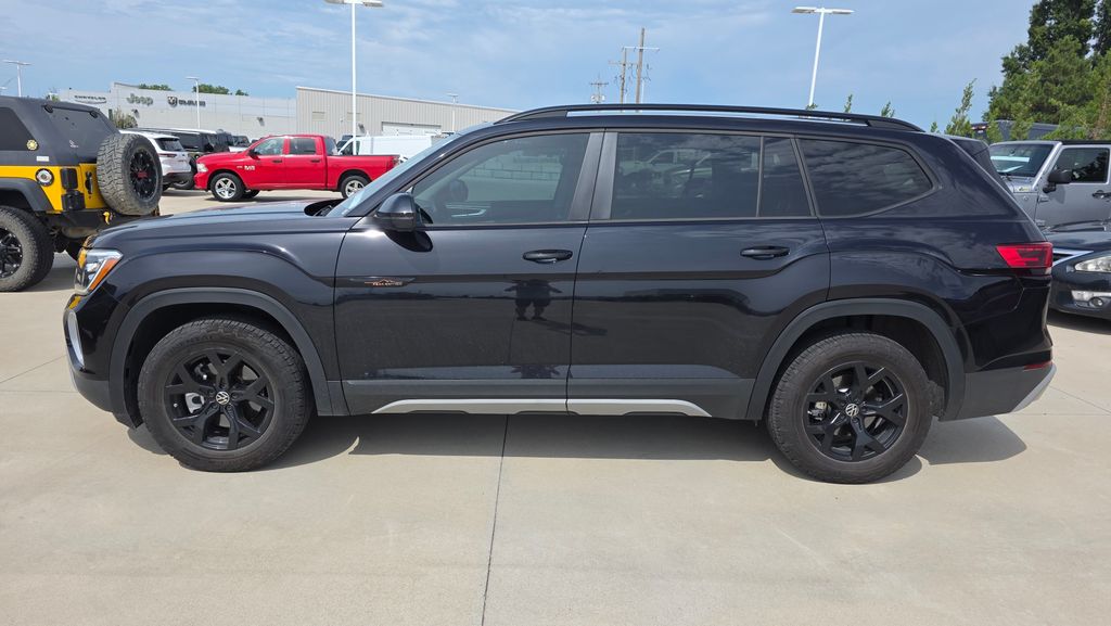 Used 2024 Volkswagen Atlas Atlas Peak Edition with VIN 1V2GR2CA0RC561362 for sale in Kansas City
