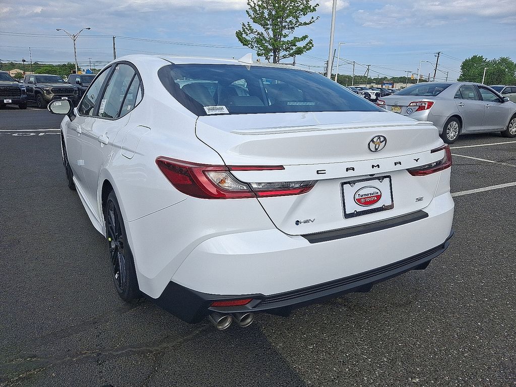2025 Toyota Camry SE 3
