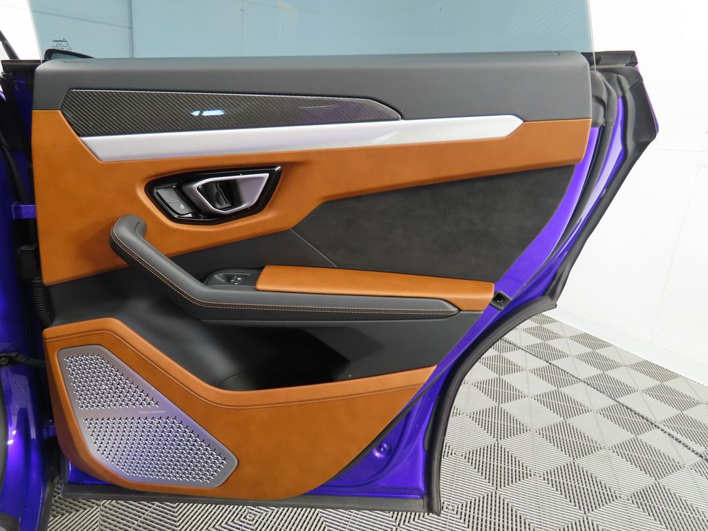 Thumbnail: 2022 Lamborghini Urus - 28