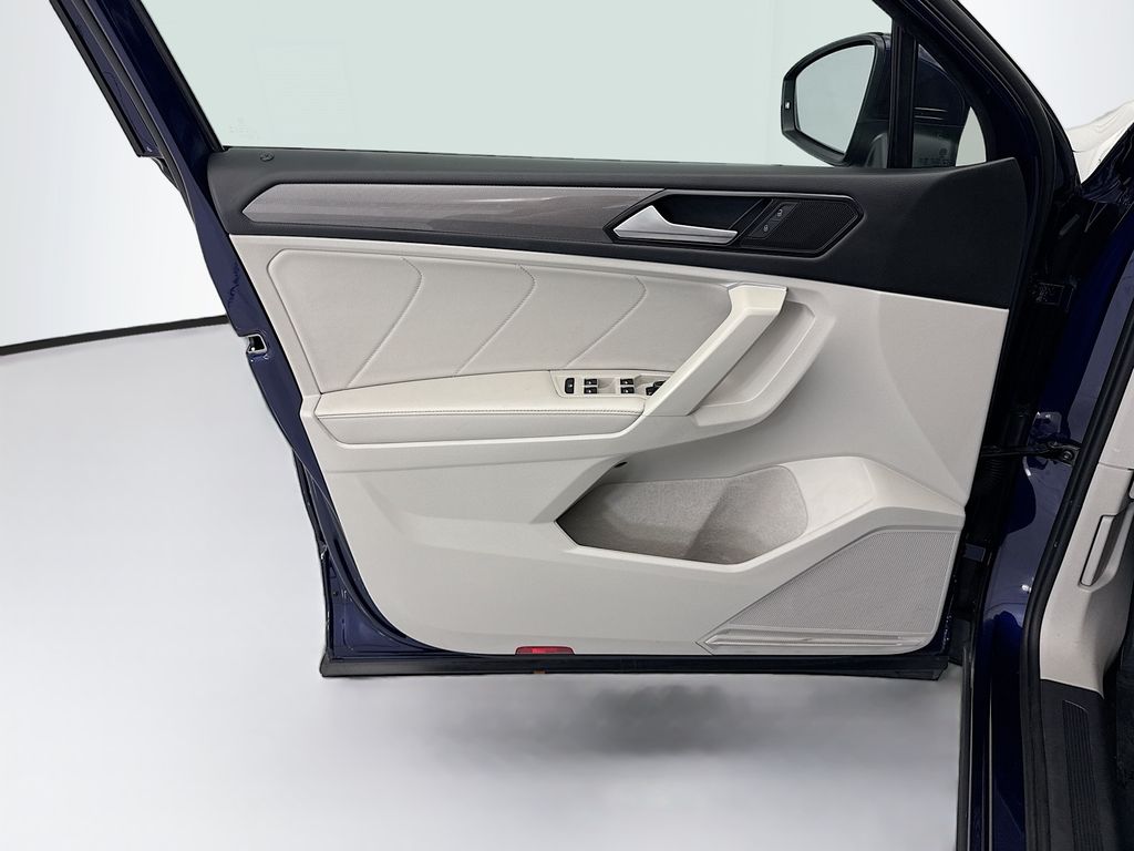 Thumbnail: 2023 Volkswagen Tiguan - 22
