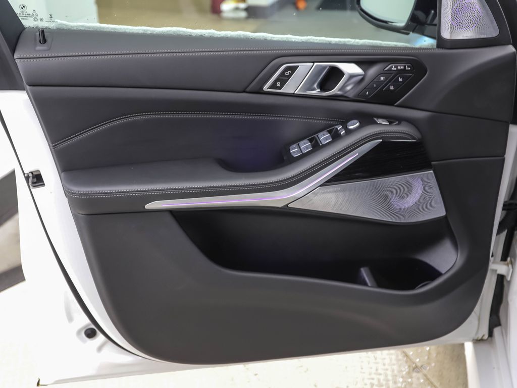 Thumbnail: 2024 BMW X7 - 9