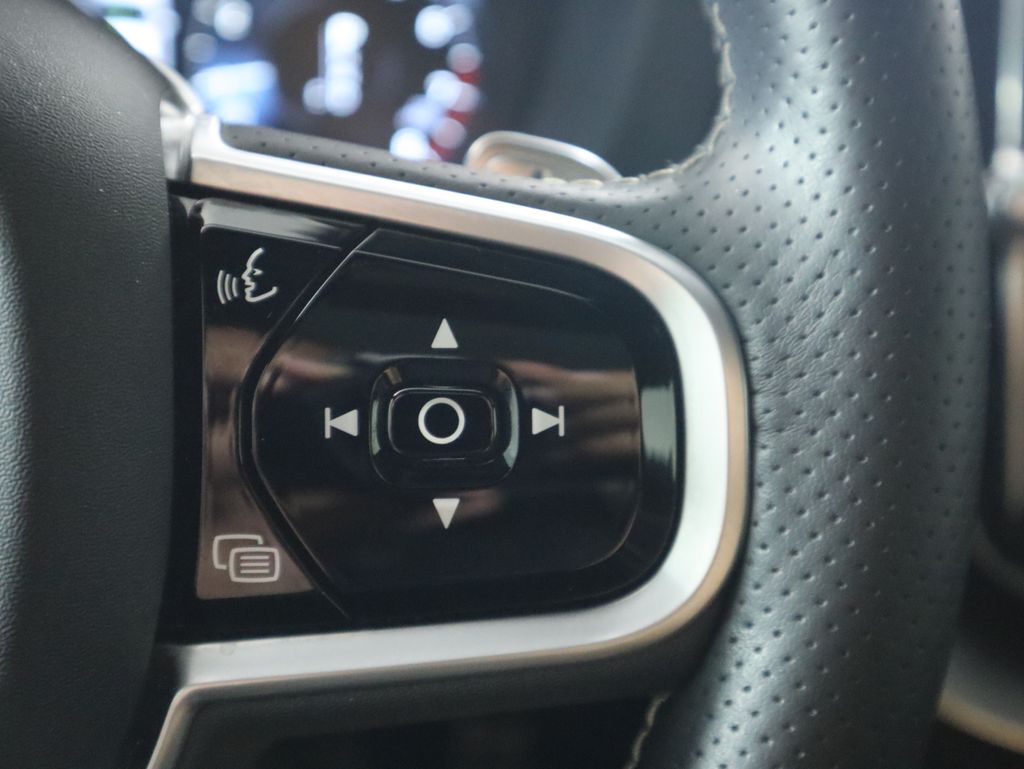 Thumbnail: 2019 Volvo XC60 - 12