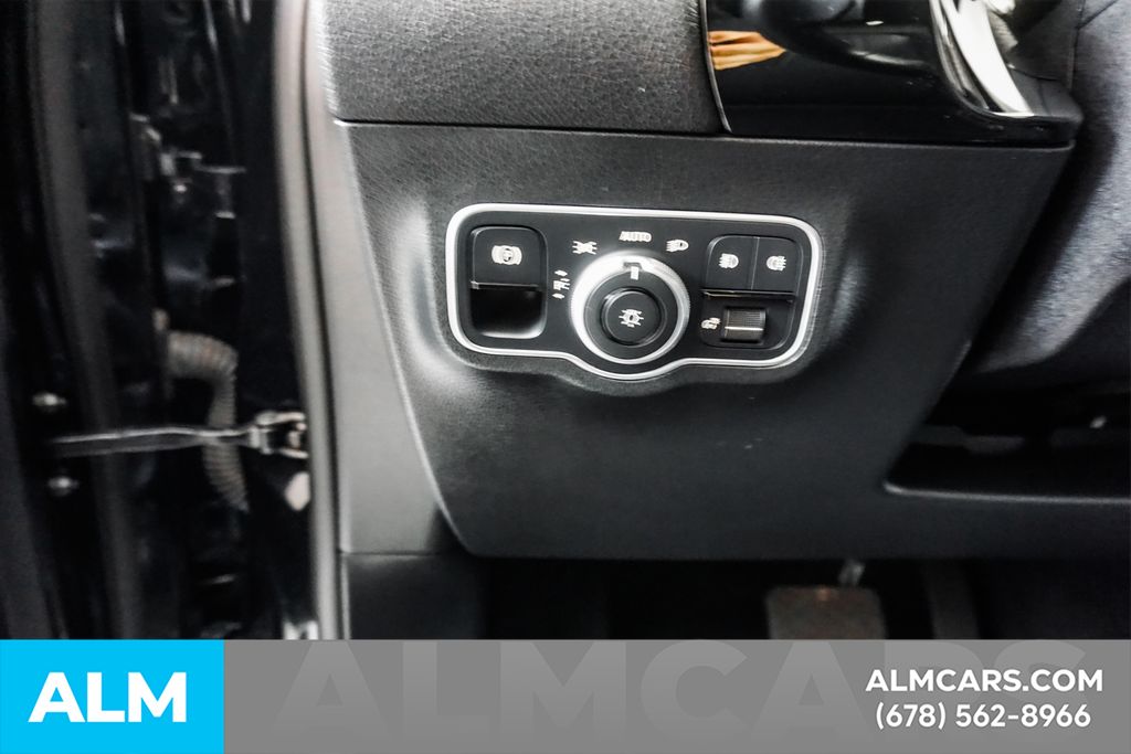 Used 2025 Black Mercedes-Benz GLA 250 image 33