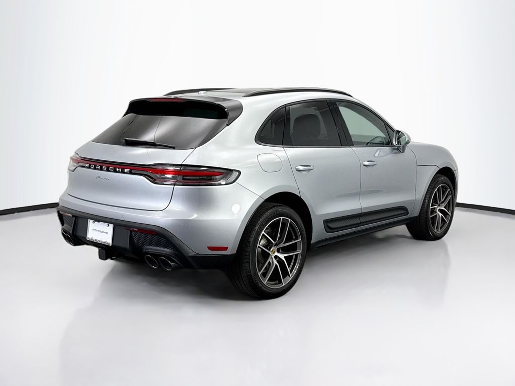 Thumbnail: 2026 Porsche Macan - 7