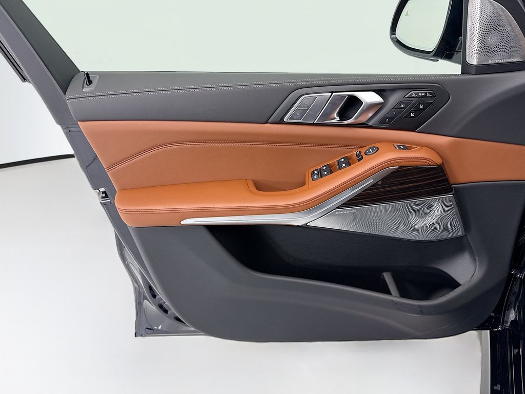 Thumbnail: 2027 BMW X7 - 23