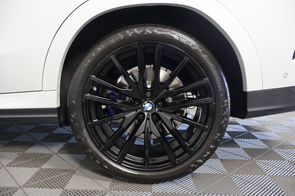 Thumbnail: 2021 BMW X6 - 16