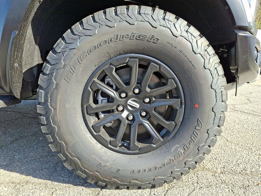 View vehicle photo 5