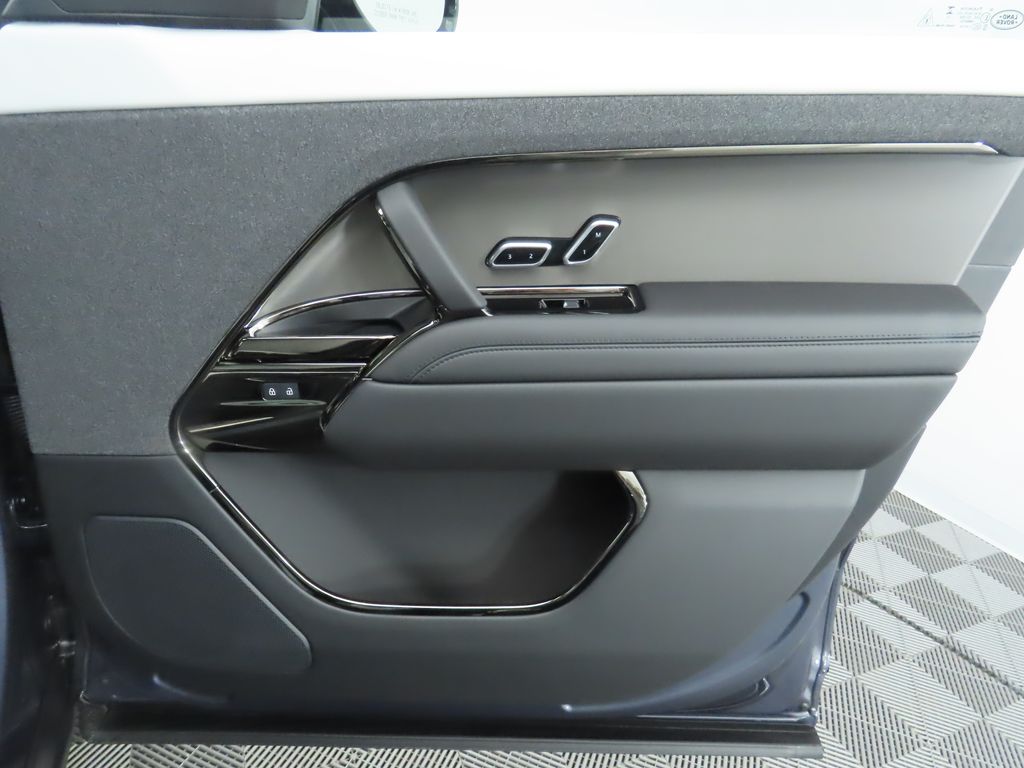 Thumbnail: 2025 Land Rover Range Rover Sport - 25