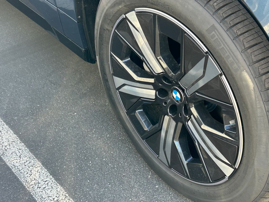 Thumbnail: 2026 BMW iX - 3