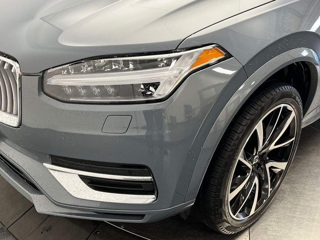2022 Volvo XC90 T8 Inscription 9