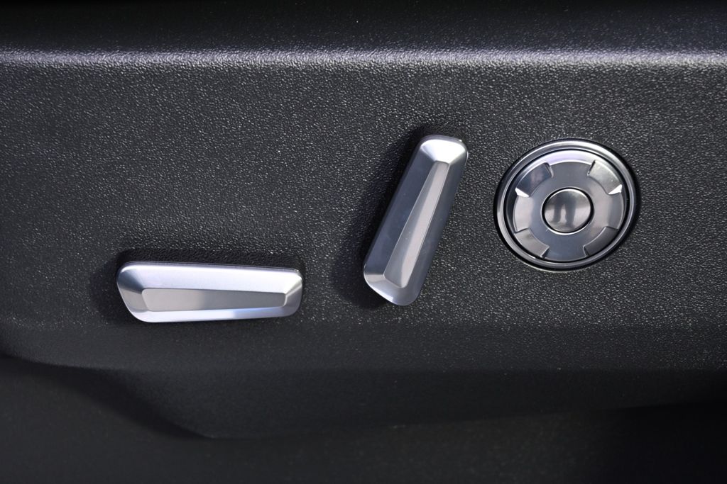 New 2026 Black Lincoln Reserve image 14