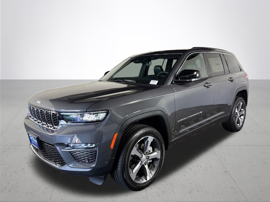 2025 Jeep Grand Cherokee Limited photo 2