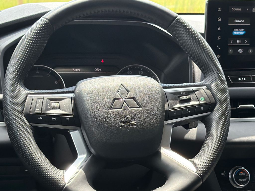 Used 2025 White Mitsubishi SE image 23