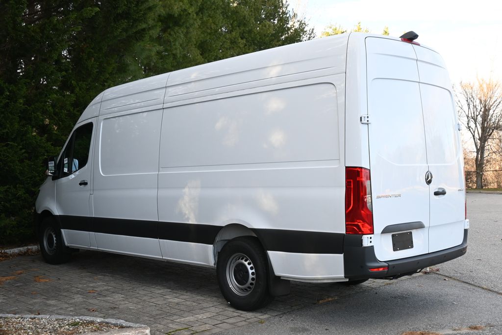 Thumbnail: 2025 Mercedes-Benz Sprinter - 5