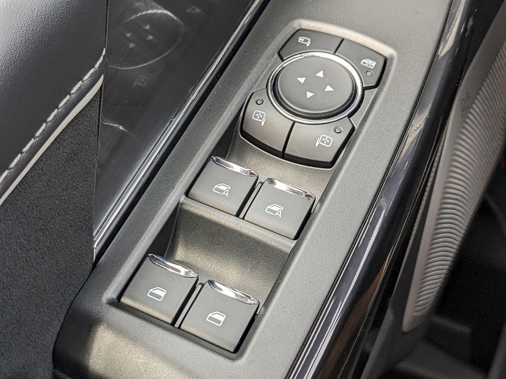 2025 Ford F-150 Lightning Platinum