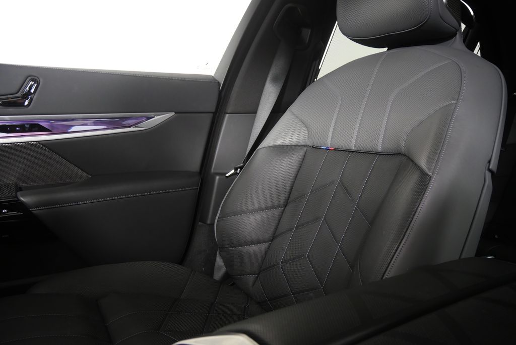 Thumbnail: 2023 BMW i7 - 24