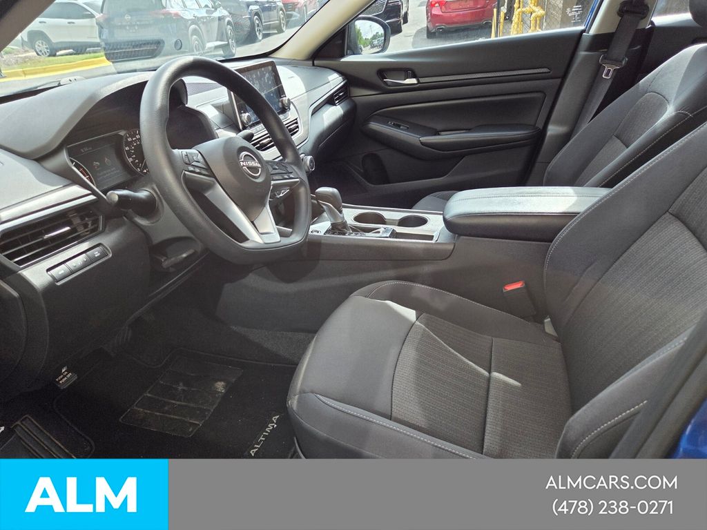 Used 2025 Blue Nissan 2.5 SV image 4