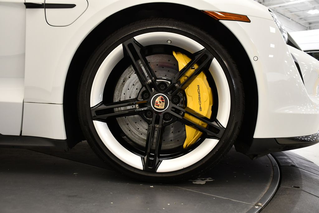 Thumbnail: 2020 Porsche Taycan - 17