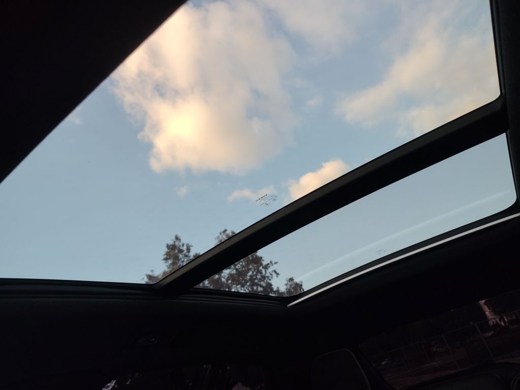 Used Car 2022 Volvo Xc40  R-design For Sale Under $30,000 In Austin, Texas