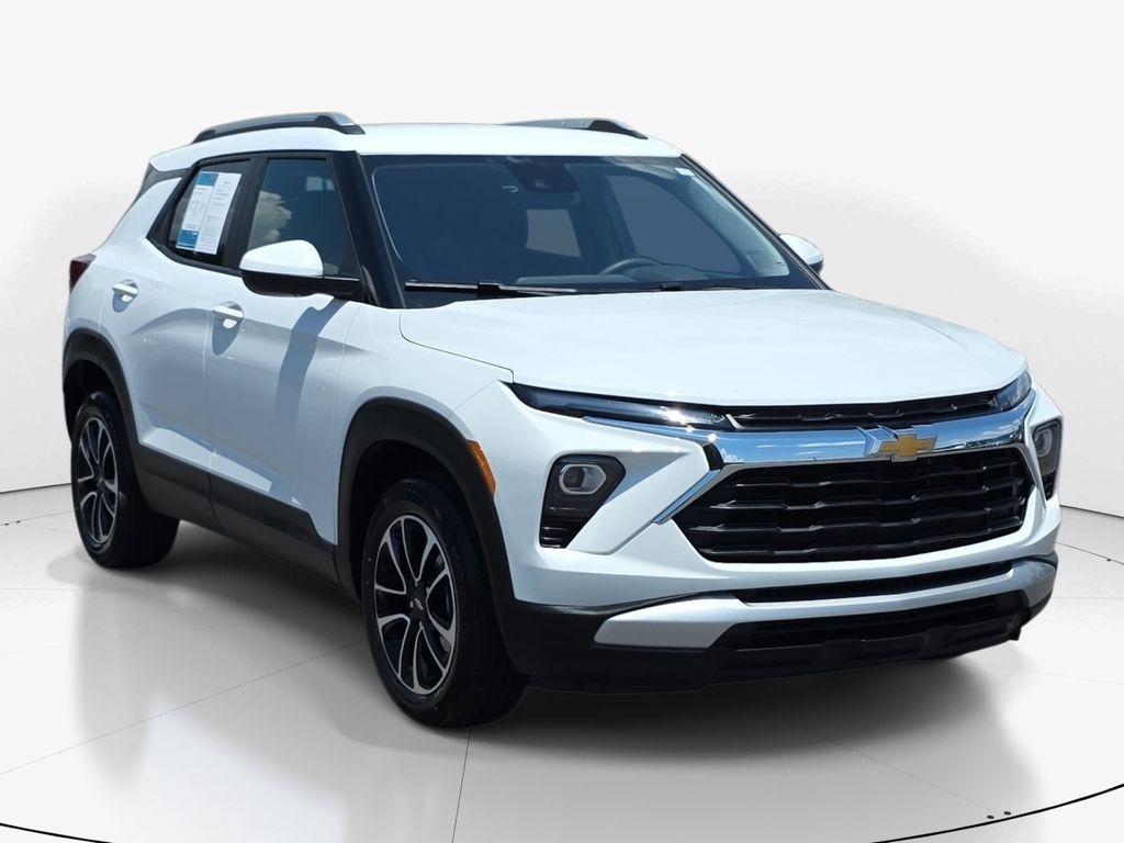 Used 2025 White Chevrolet LT image 2