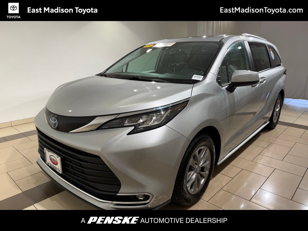 2023 Toyota Sienna XLE -
                Madison, WI