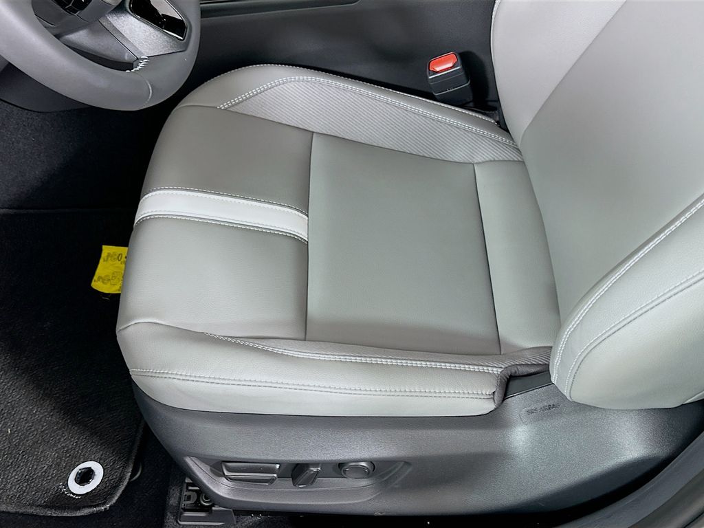 Thumbnail: 2025 Toyota Camry - 20