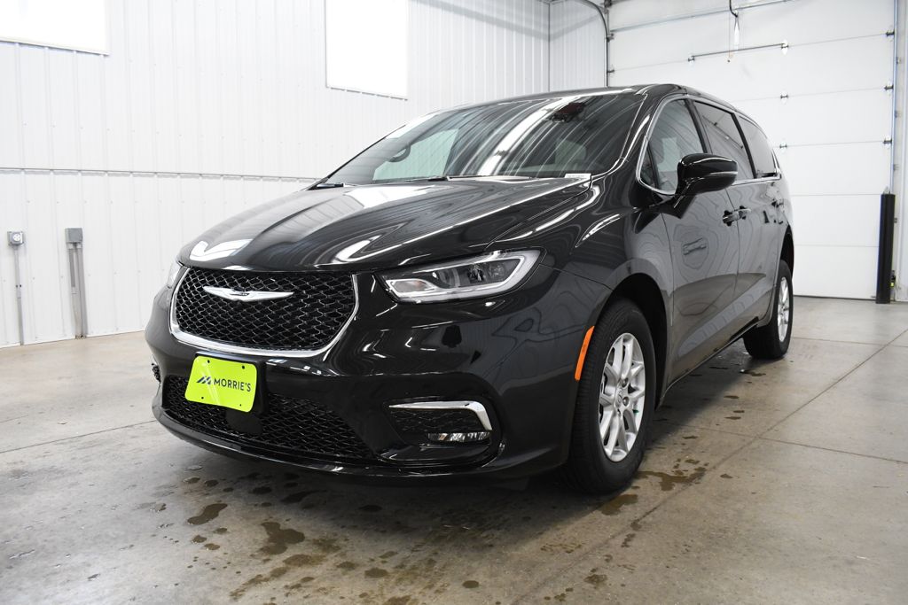 Used 2026 Black Chrysler Select image 2
