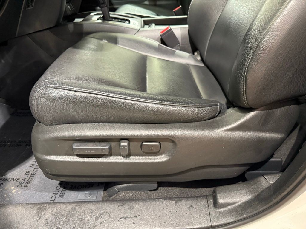 Thumbnail: 2017 Honda Pilot - 14