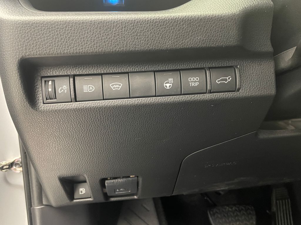 Thumbnail: 2023 Toyota RAV4 - 20