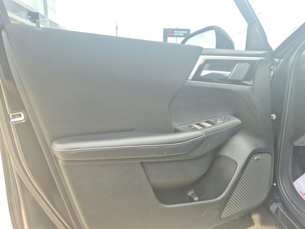 2025 Mitsubishi Outlander ES Black at Emmons Autoplex