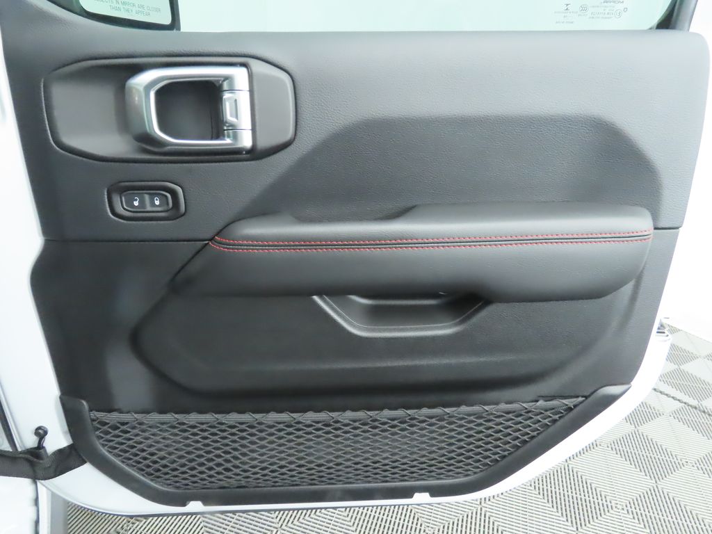 Thumbnail: 2018 Jeep Wrangler - 25