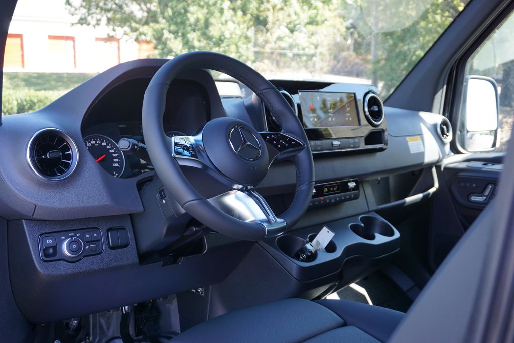 Thumbnail: 2025 Mercedes-Benz Sprinter - 29