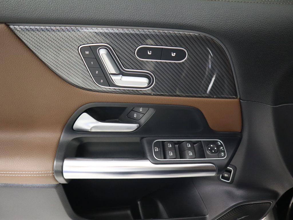 Thumbnail: 2022 Mercedes-Benz GLA - 23