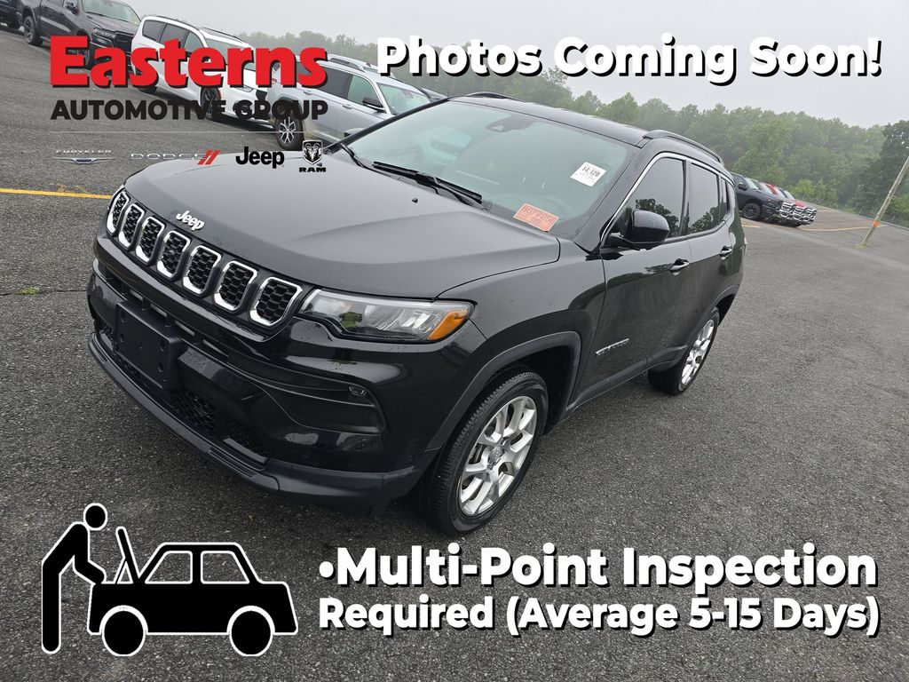 Diamond Black Crystal Pearlcoat 2024 Jeep Compass SUV / Crossover Four-Wheel Drive 8-Speed Automatic