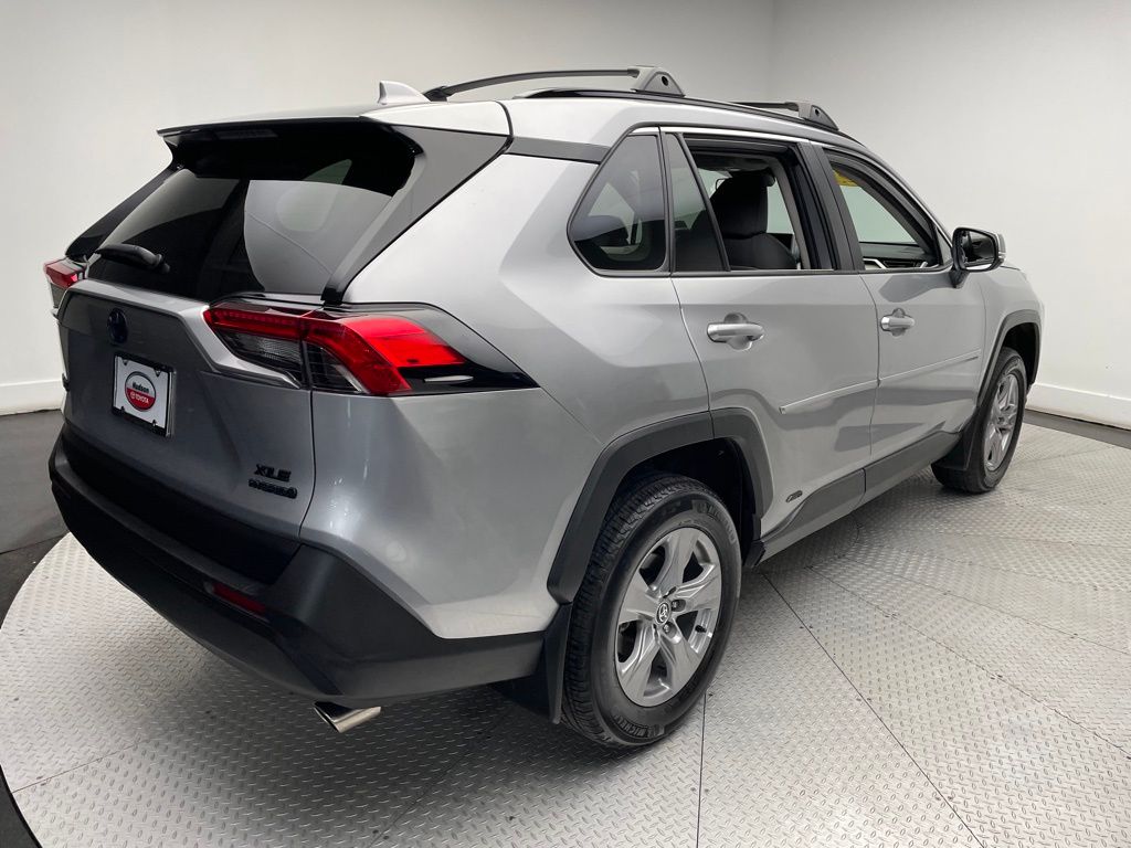 2023 Toyota RAV4 XLE 5