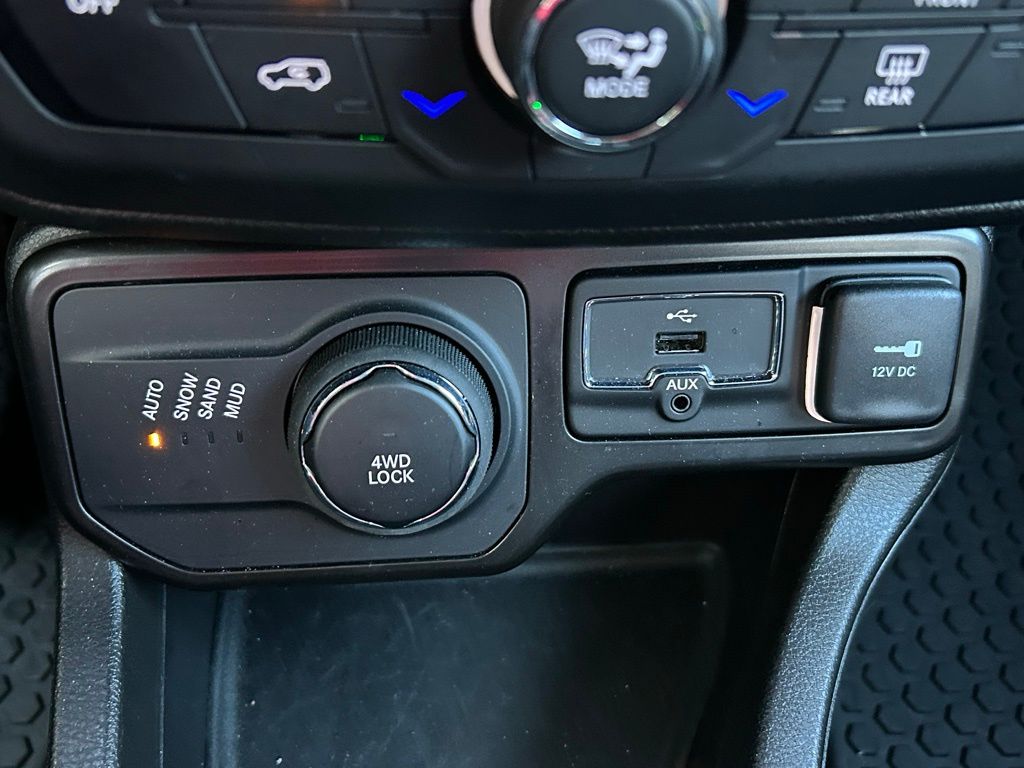 Thumbnail: 2023 Jeep Renegade - 27