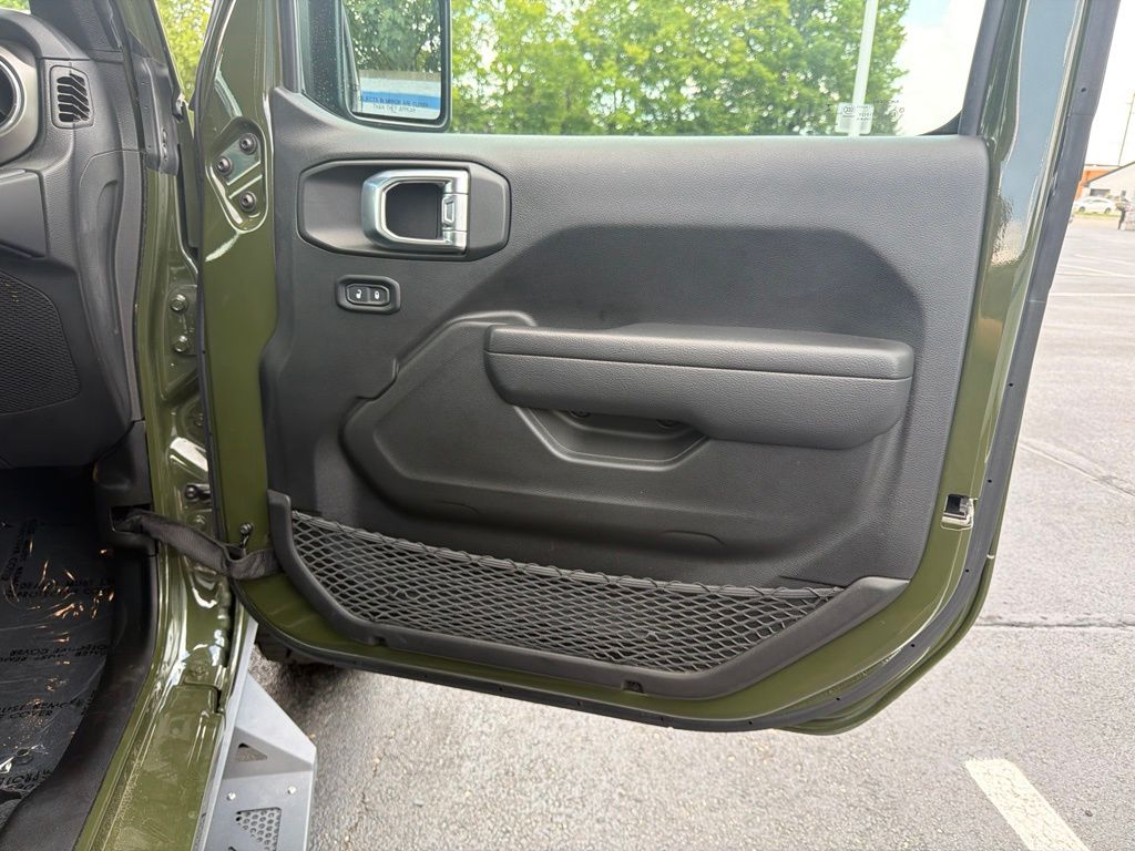 Thumbnail: 2022 Jeep Wrangler - 25