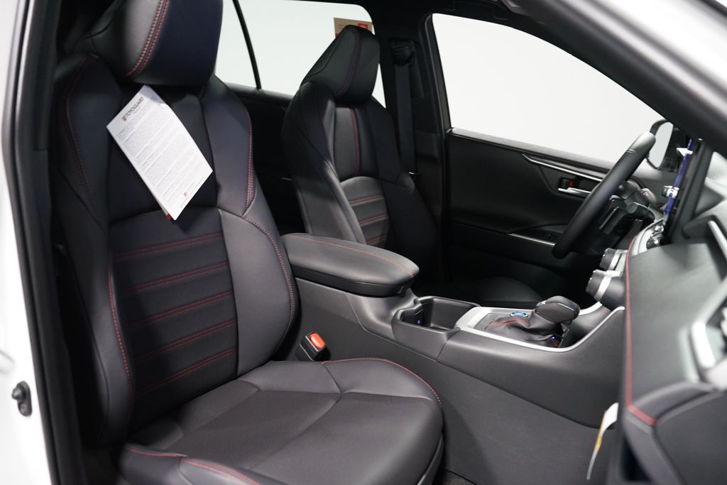 Thumbnail: 2025 Toyota RAV4 - 31