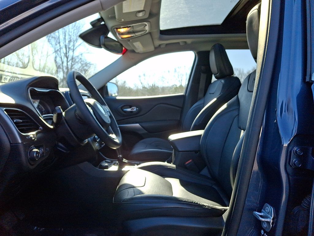 Thumbnail: 2021 Jeep Cherokee - 13