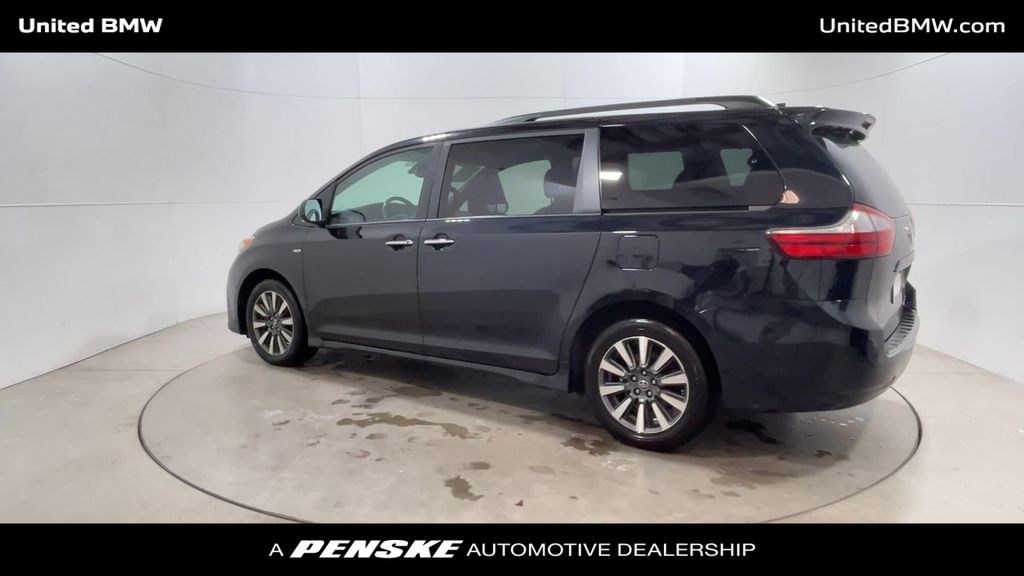 2018 Toyota Sienna XLE 6