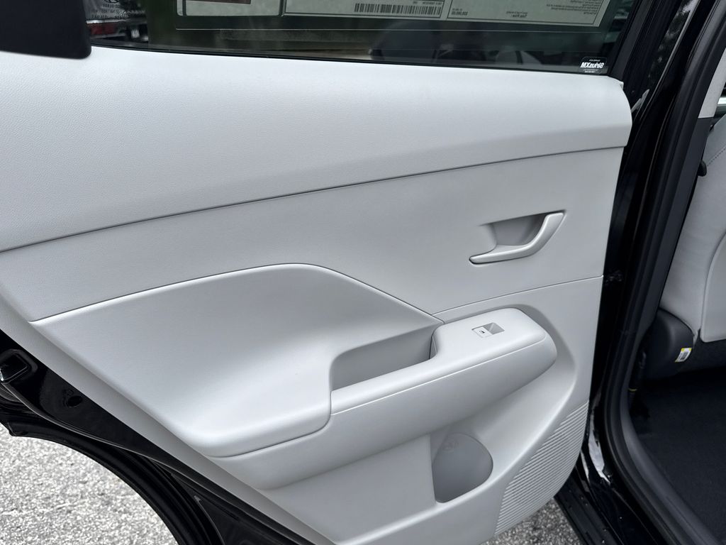 2026 Hyundai Kona SEL photo 10