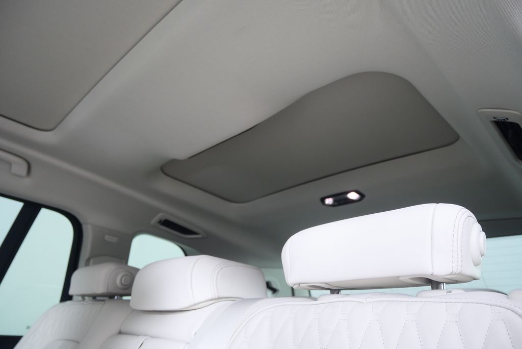 Thumbnail: 2026 BMW X7 - 16