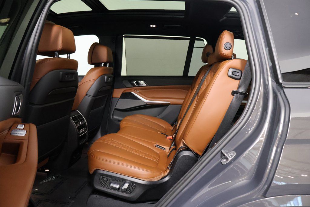 Thumbnail: 2022 BMW X7 - 11