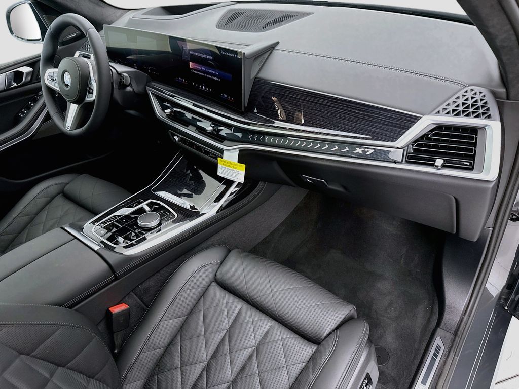 Thumbnail: 2027 BMW X7 - 16