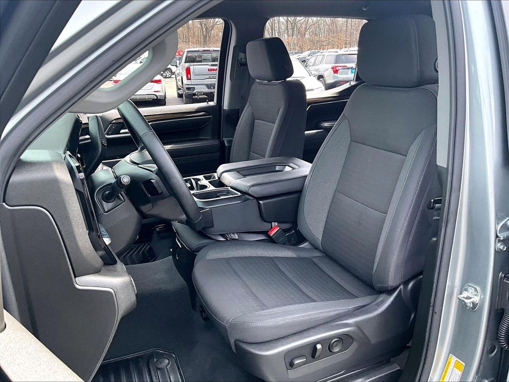 2026 Chevrolet Silverado 1500 — photo 10