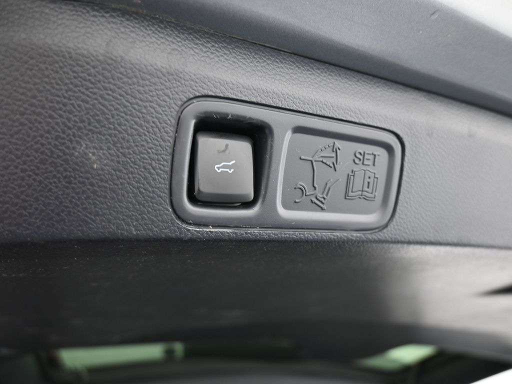 Used 2023 Silver Metallic Ford Limited image 48